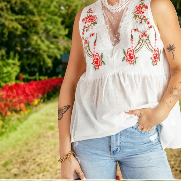 New! Embroidery chiffon sleevesles blouse - Picture 4 of 8